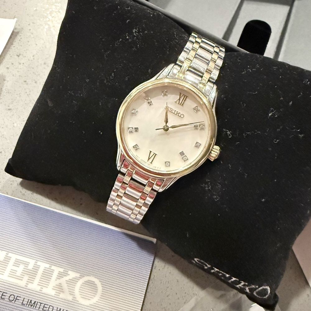 Seiko Watch with Diamond – Like New